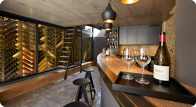 Французская компания Friax — производитель высококачественной и функциональной климатической техники для хранения пищевых и непищевых продуктов, применяемой в ресторанах и барах, на складах и во всевозможных хранилищах, а также в жилых помещениях.